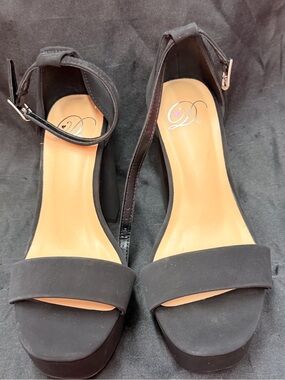Delicious Black Ankle-Strap Platform Heels